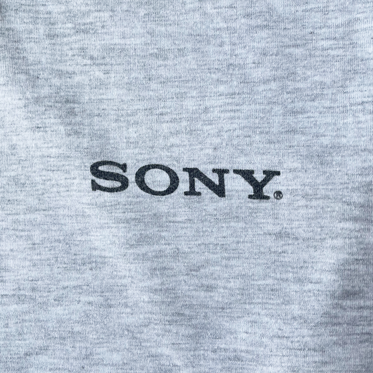 SONYのロゴTシャツはシンプルで侘び寂びアリ