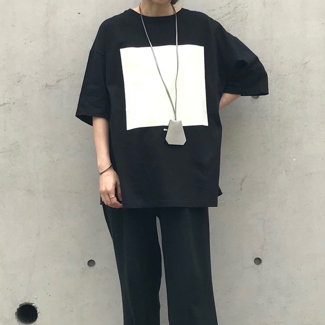 四角プリントTシャツ