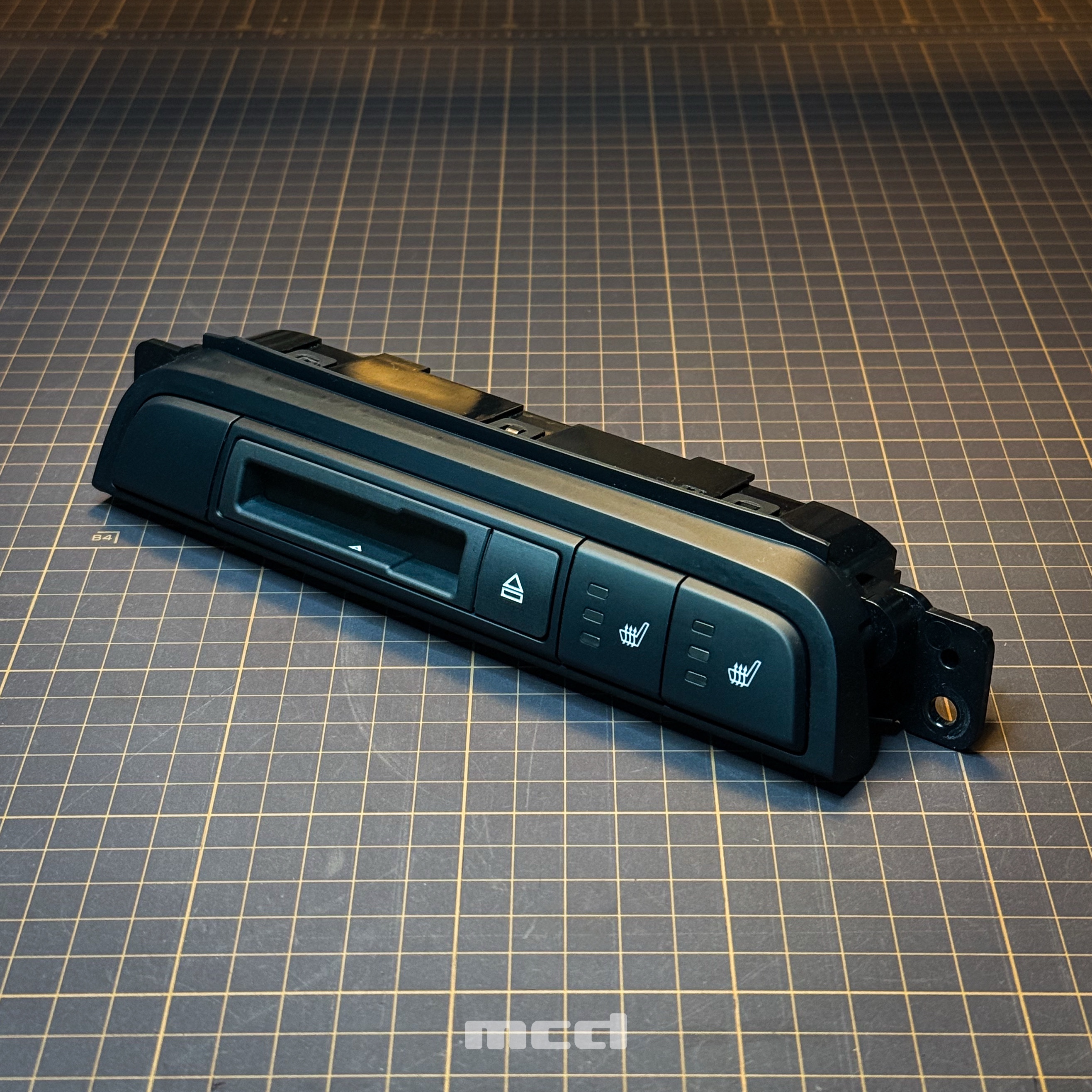 フェイクカセットデッキ 2.0 完成しました。