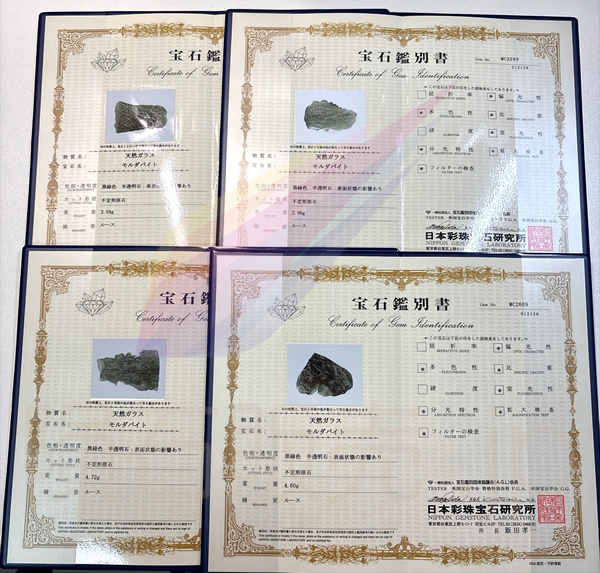 在庫分のモルダバイトを全て鑑別にかけました