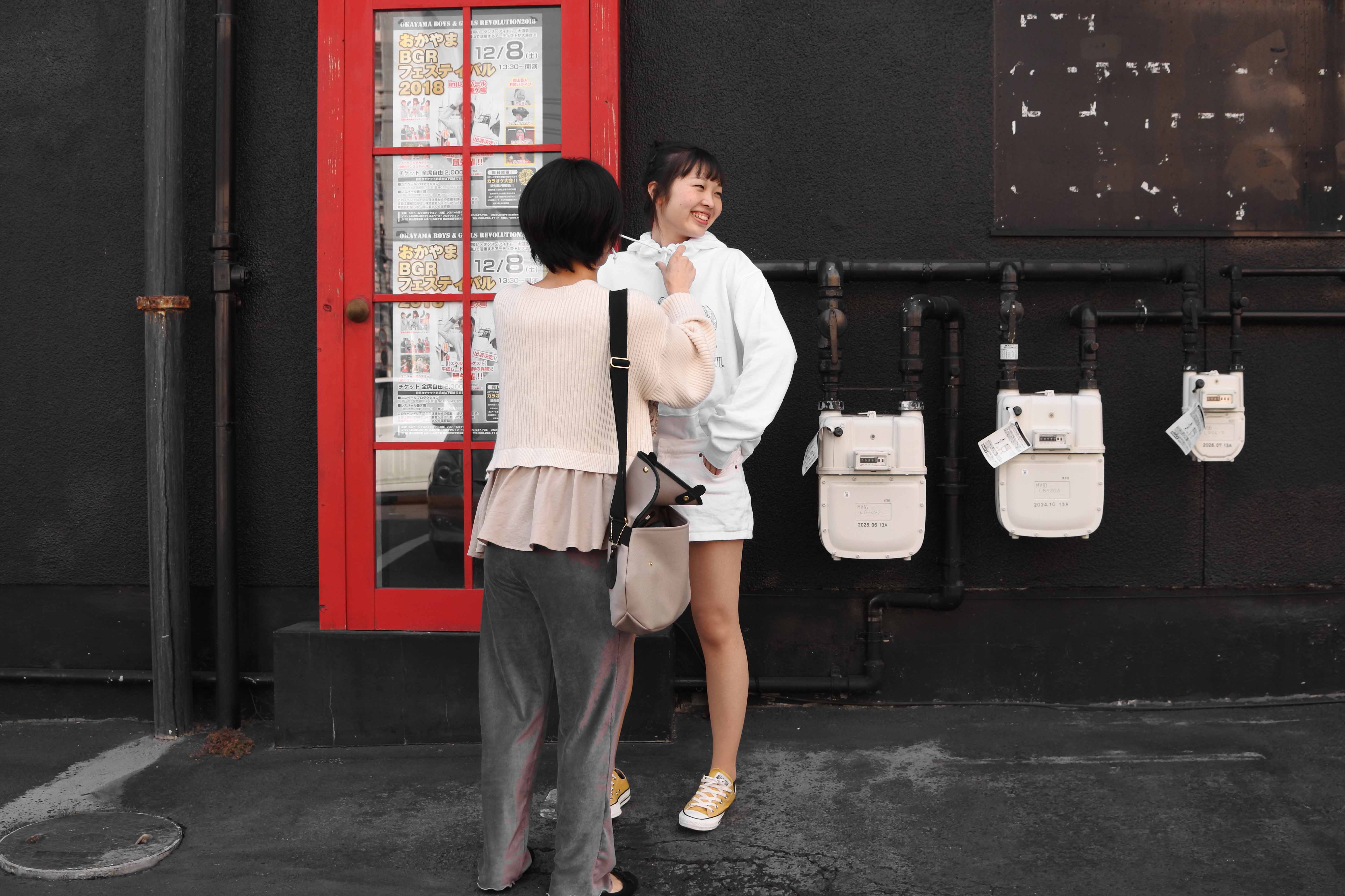 見てるやん。パーカーの撮影裏側後日談