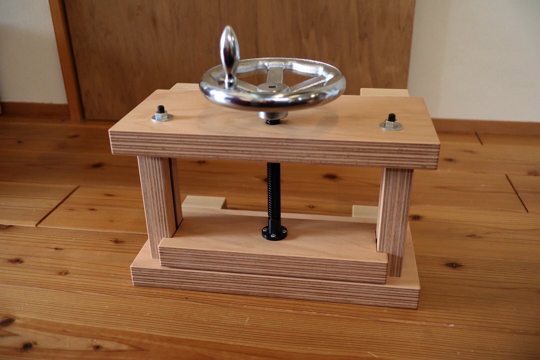 製本プレスの仕様変更のお知らせ