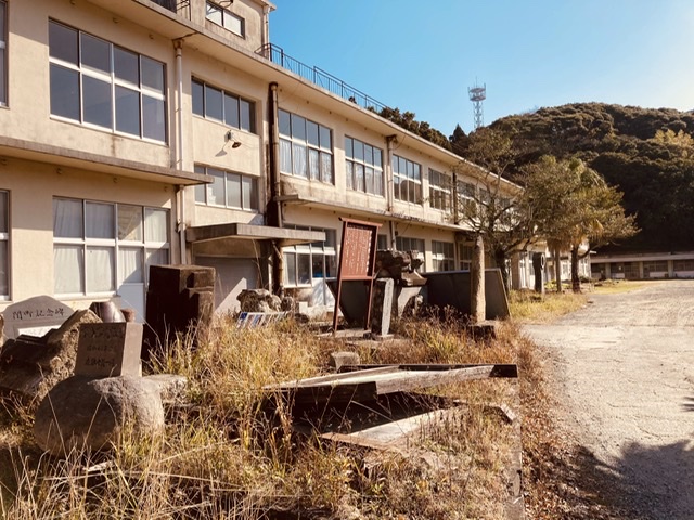 廃校となった母校で加工品
