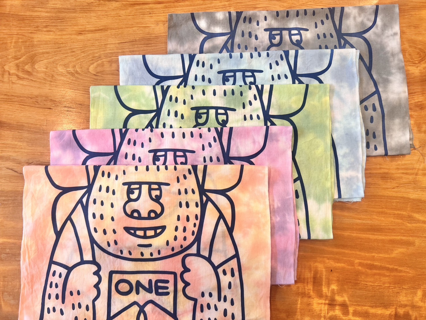 やじんくん手ぬぐいにタイダイカラーが登場！