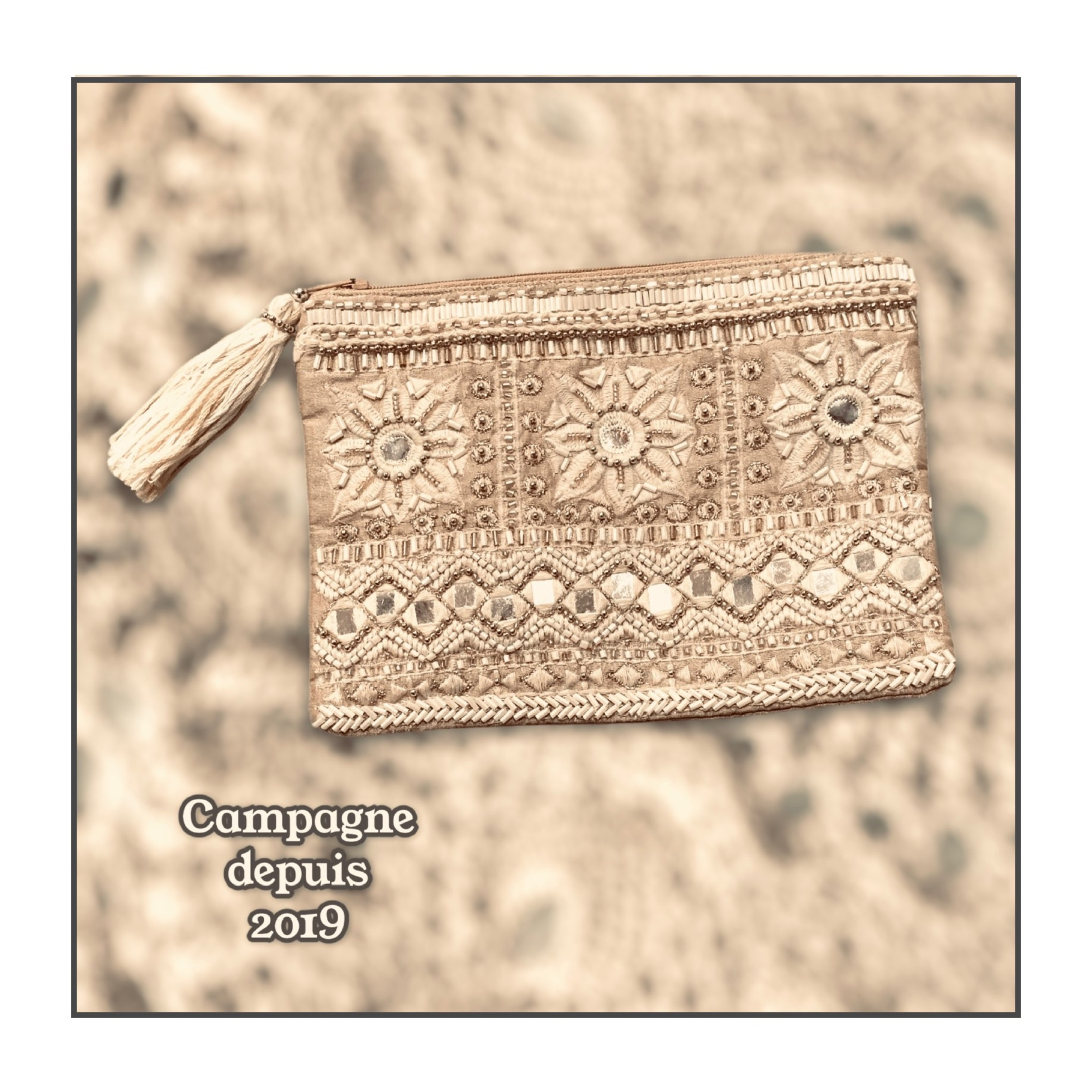 ビーズ刺繍のポーチ入荷しました。