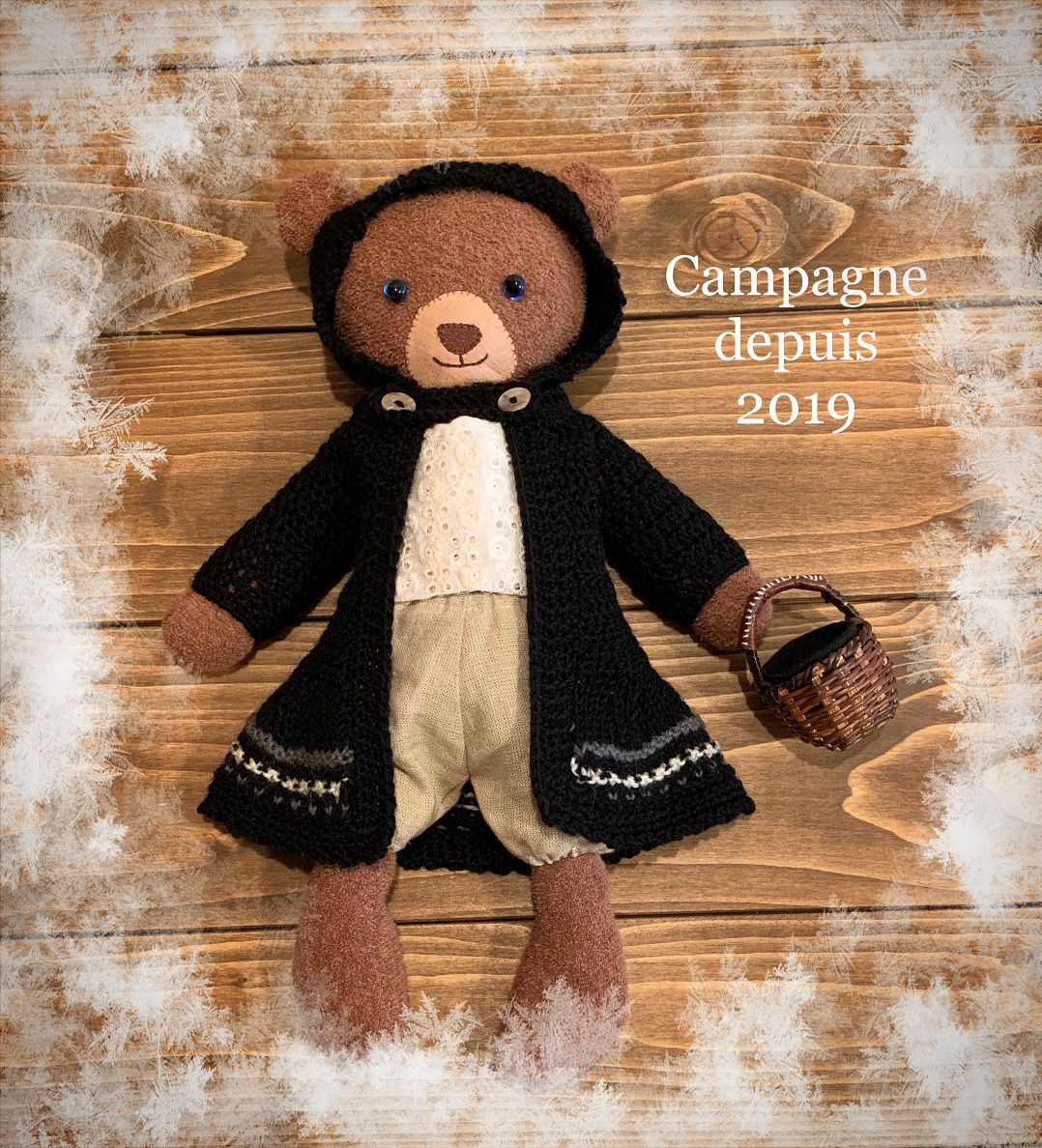 クマちゃんの耳出しニットのロングカーディガンです。