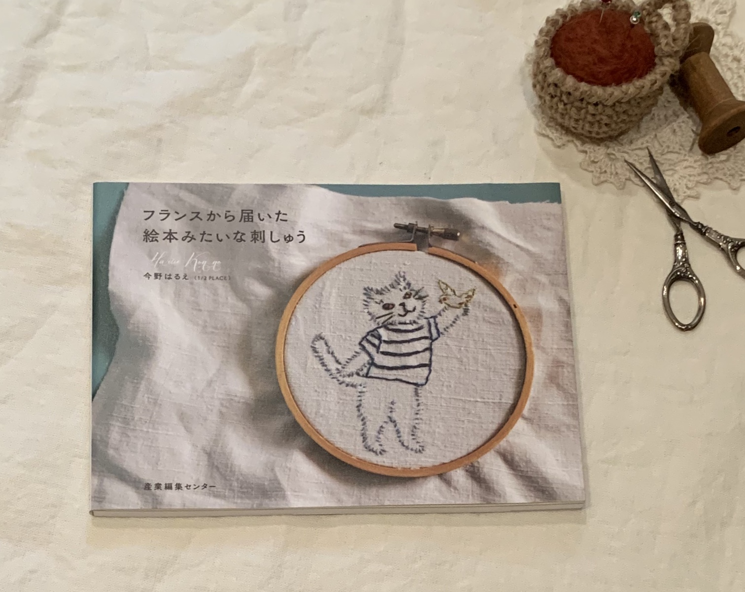 フランスから届いた絵本みたいな刺繍 本が入荷しました❣️