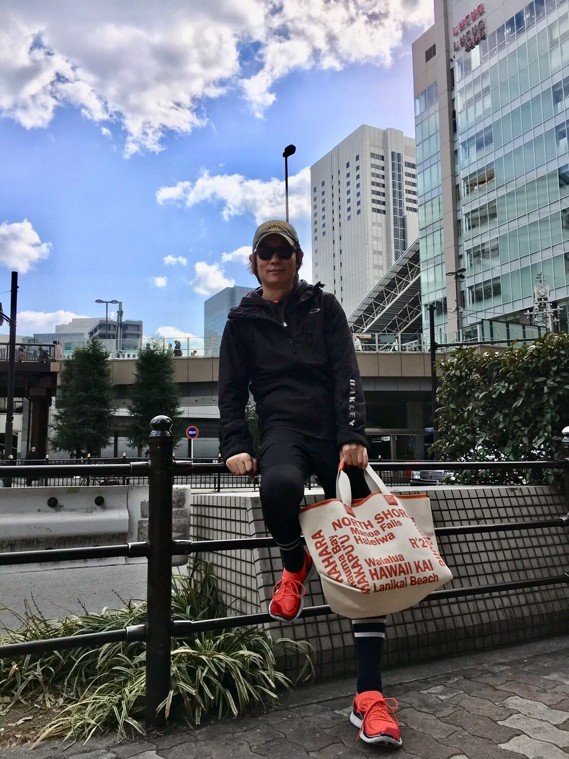 男性からも人気のキャンバスバッグ