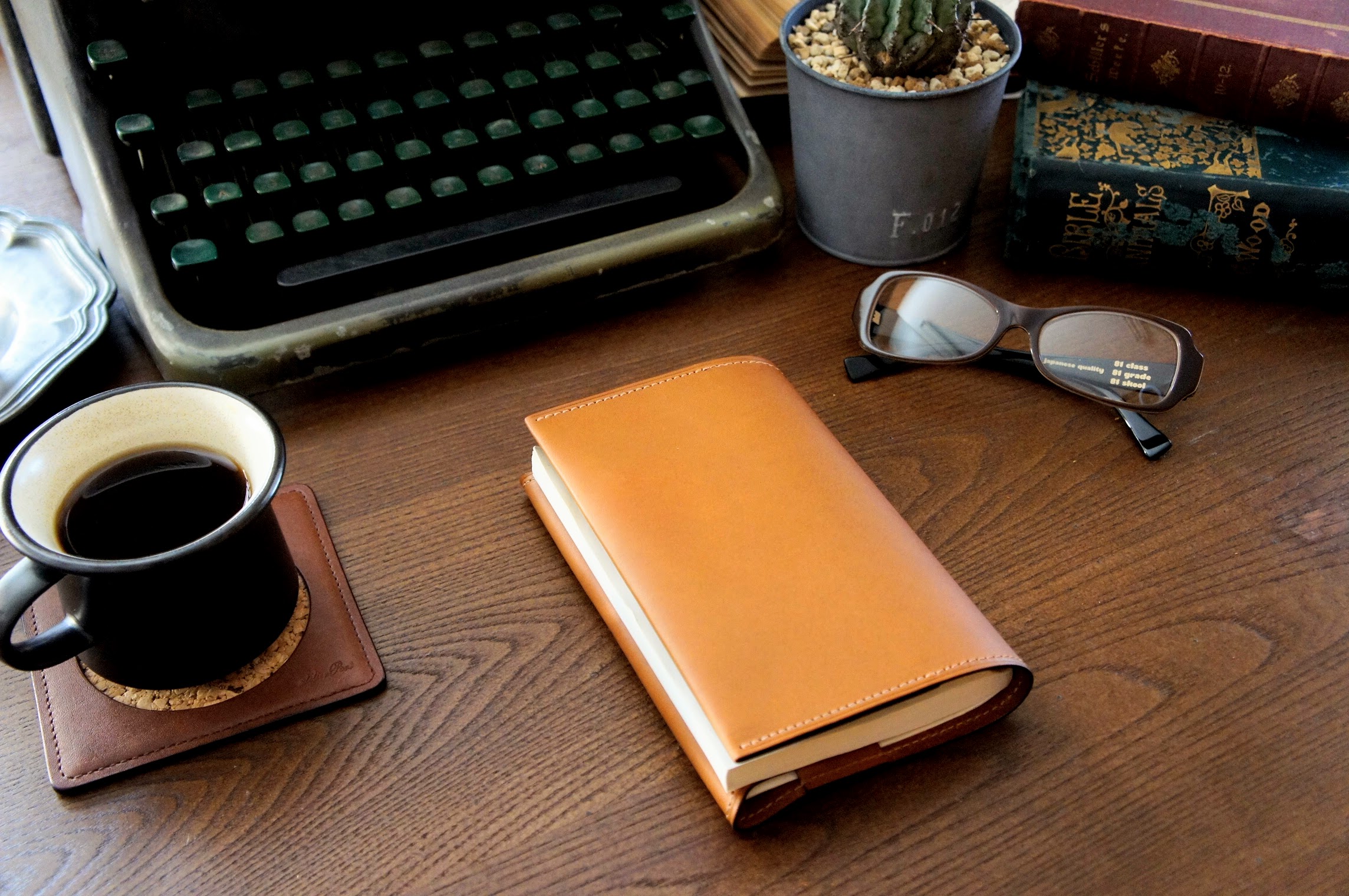 読書時間を彩る、ブックカバーとコースターのセット♪