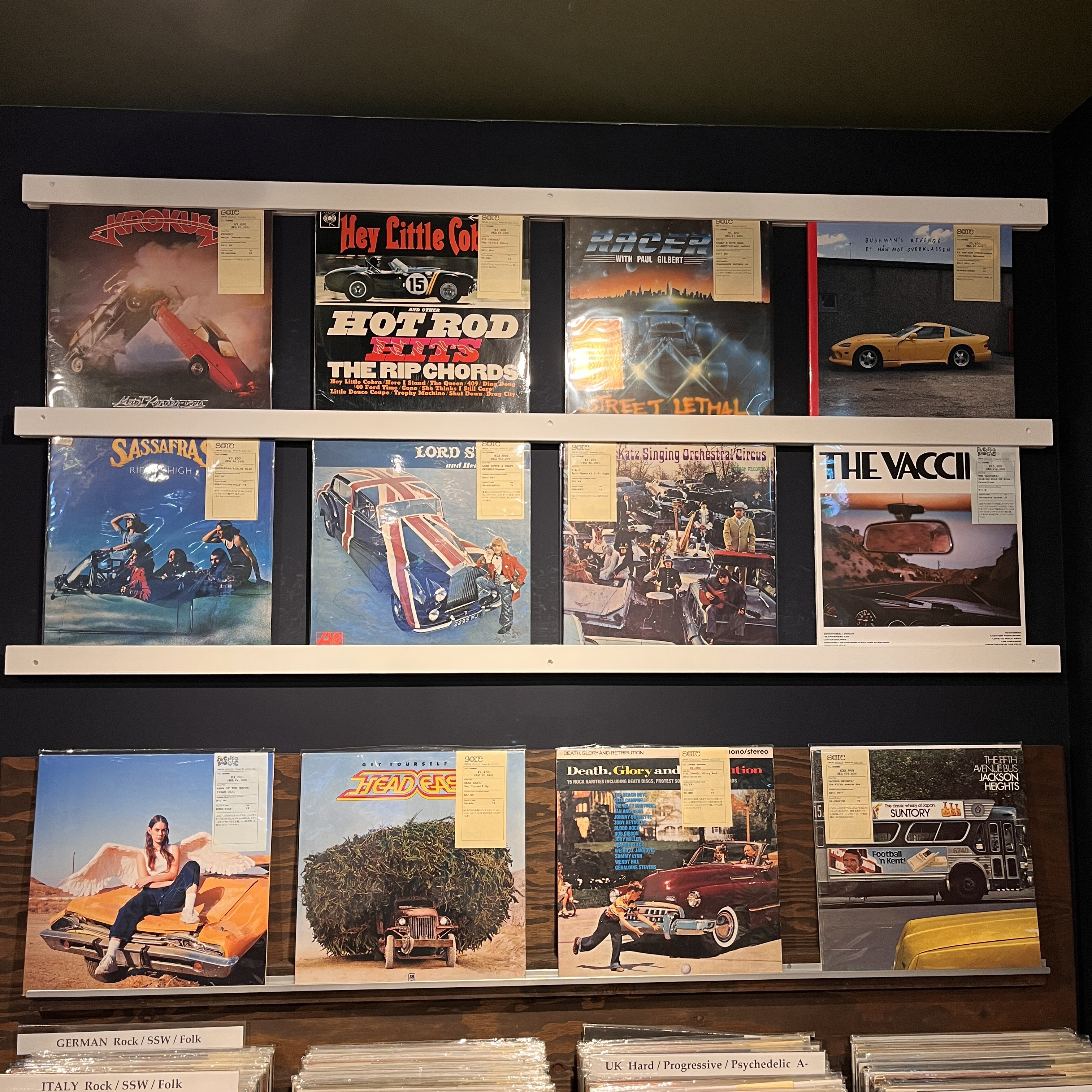 今月の壁レコ、レコジャケギャラリーは『クルマジャケ』!!