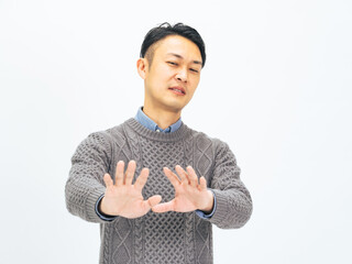 否定して
