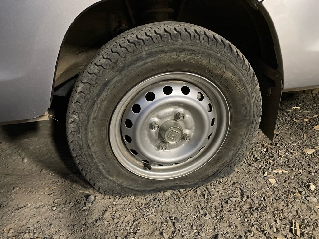 タイヤがパンクしたー