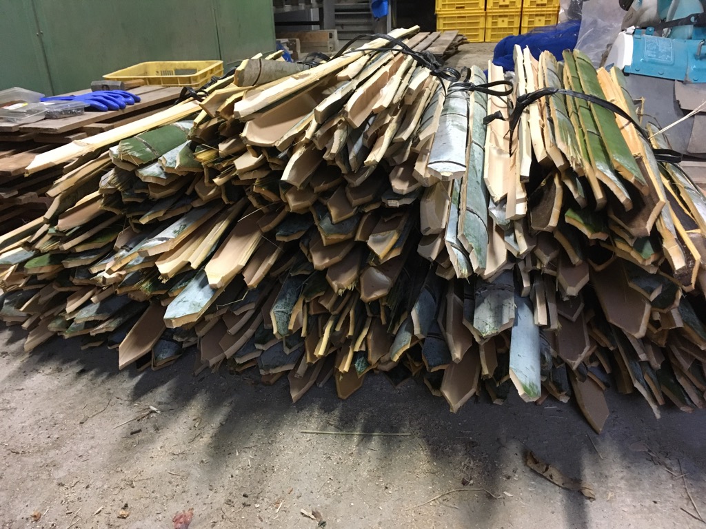 竹の杭を作ってます〜
