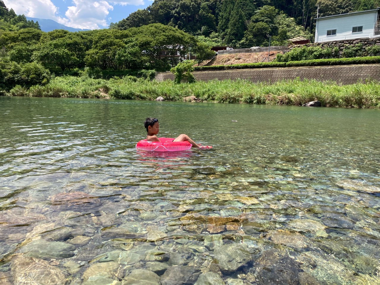 休日に川遊び〜