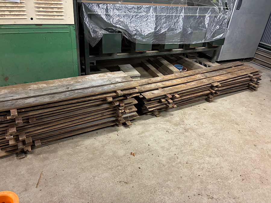 野囲いと側溝と