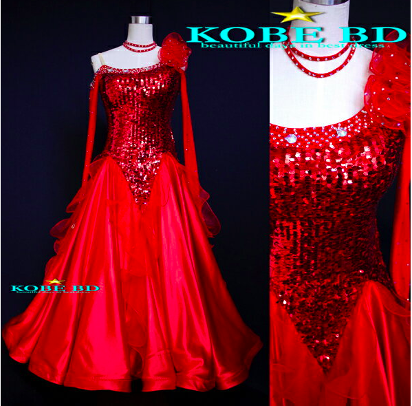 スパンコールボディにサテンを合わせた、美麗真紅スタンダードドレス 