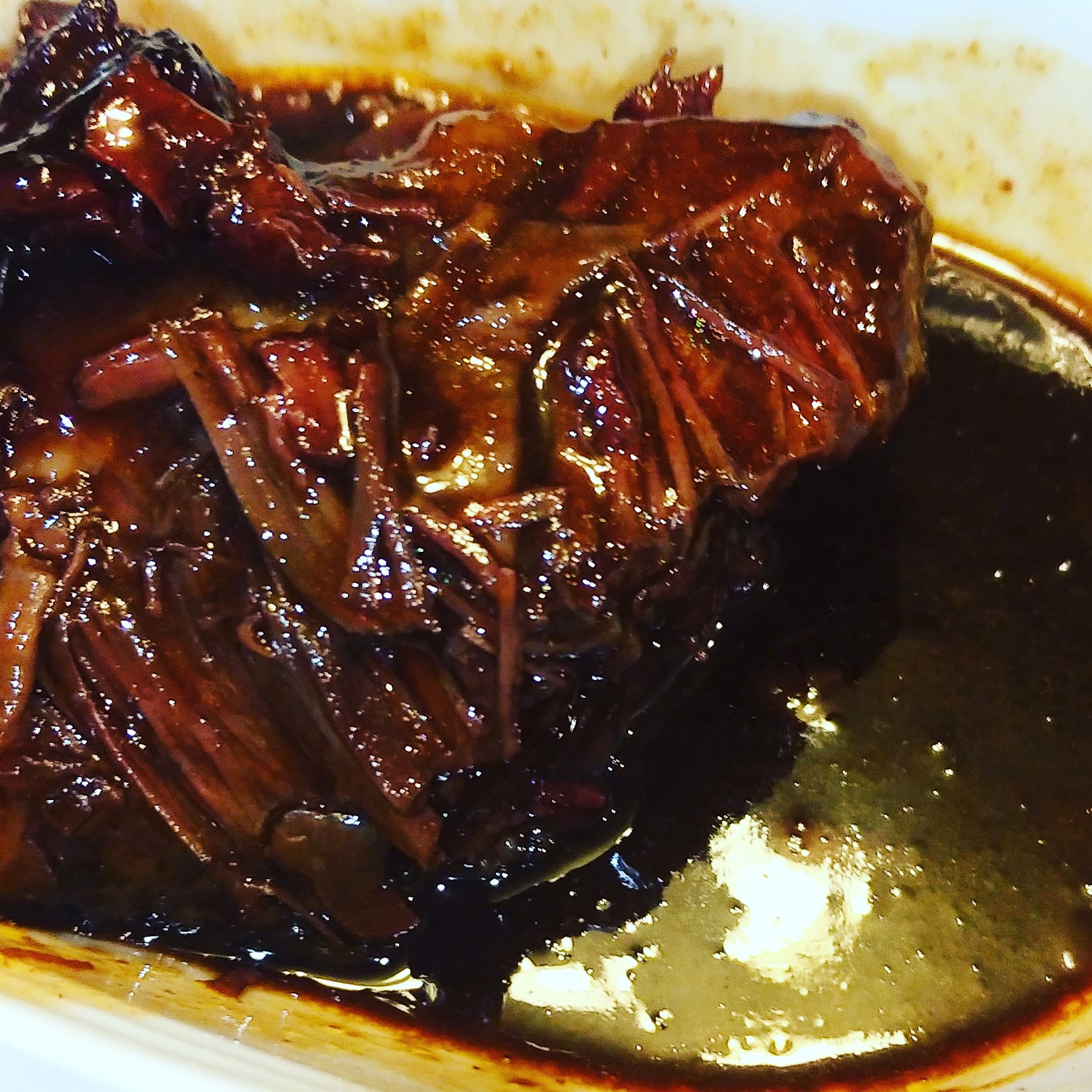 牛頬肉の赤ワイン煮込み