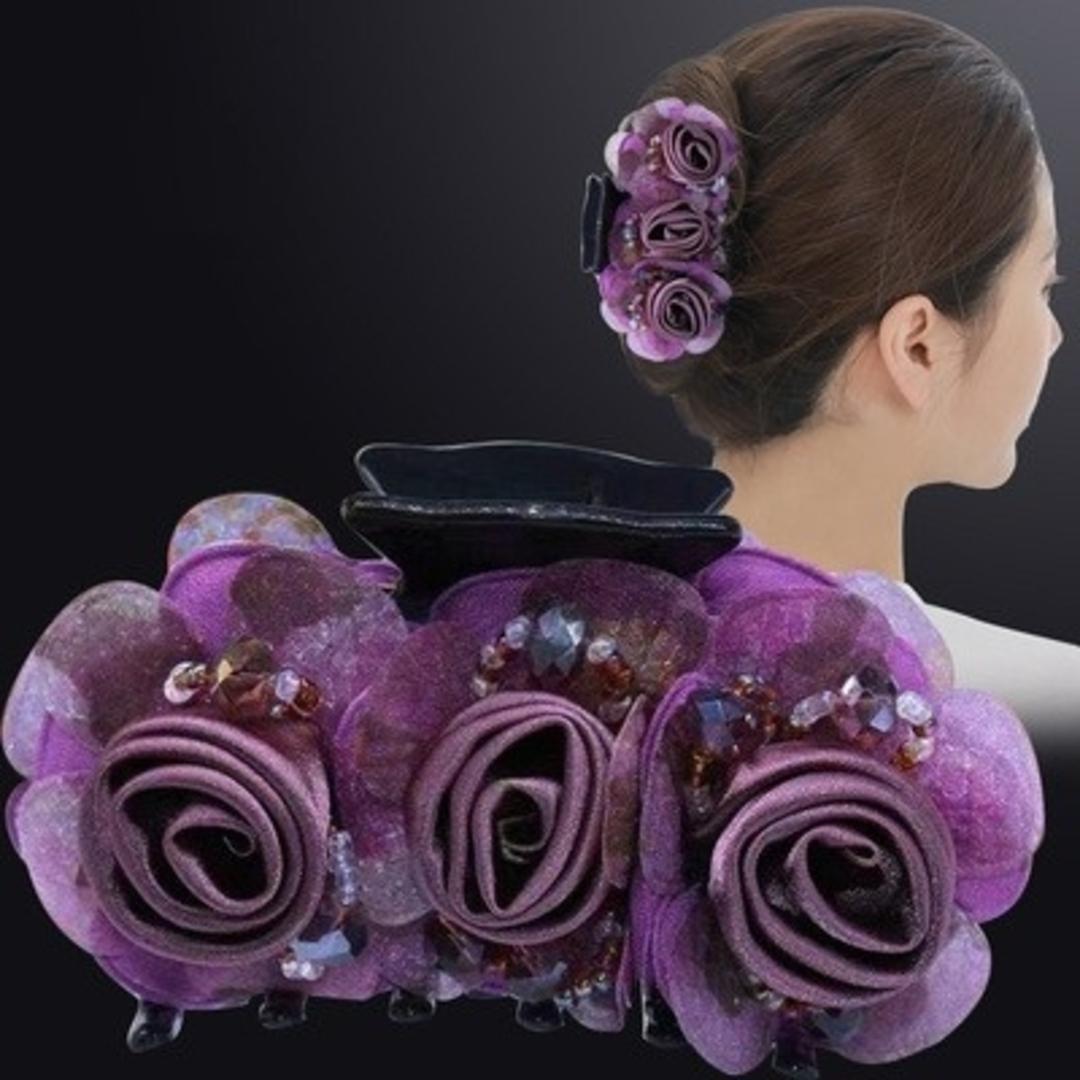 気品と華やぎをひとさじ。大人の魅力を引き出すパープルローズのヘアクリップ