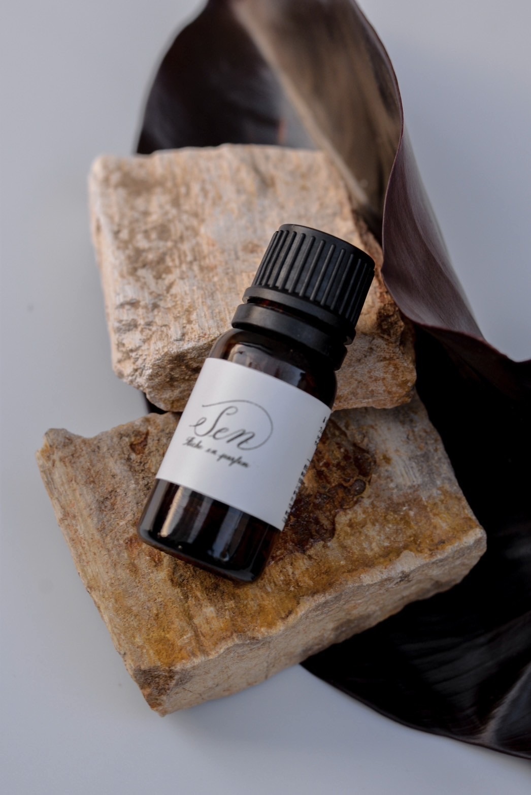 冬の空気にそっと溶け込む香り