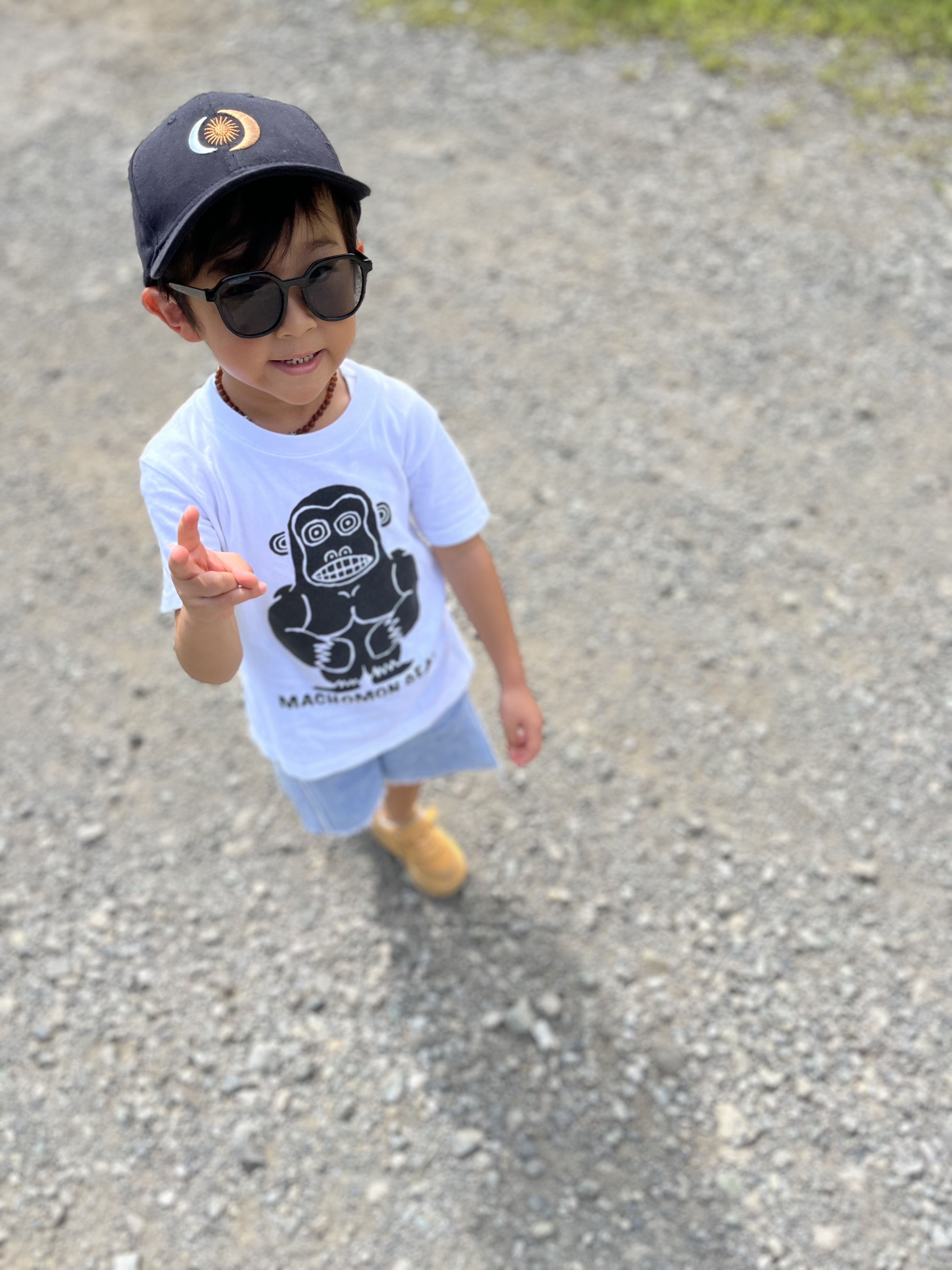 白×黒の“クールなマチョモンTシャツ”で夏を制覇！