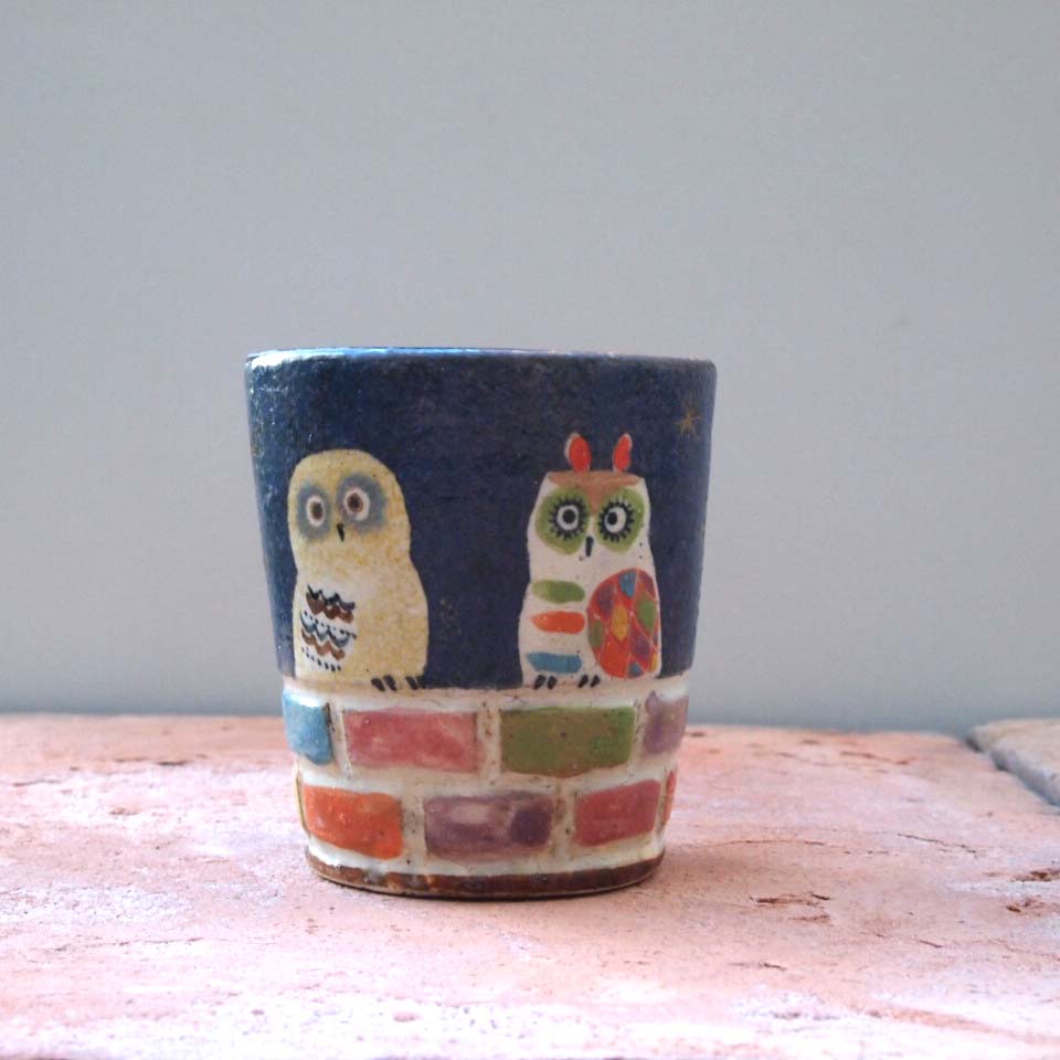 矢合直彦さんの陶の作品をアップしました。カップ-フクロウ、とカップ－ロバとゾウ