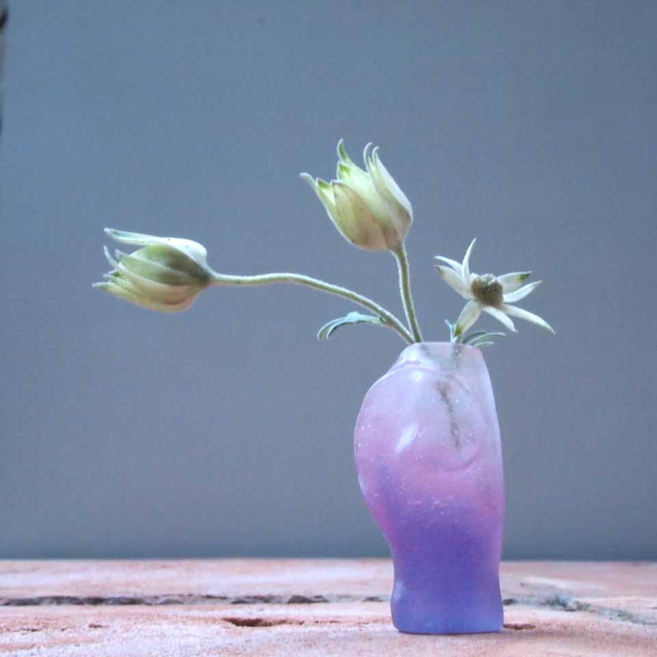 松尾由美さんのパートドヴェールの一輪挿し、「小さな花器」を更新しました