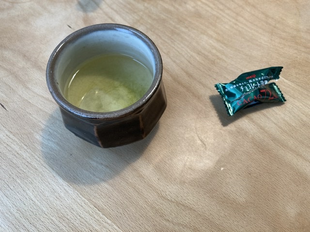 朝、お茶を飲む