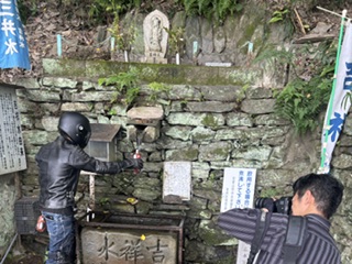 水