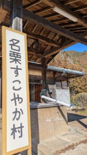 昔の灯りに、生活の息づかいを重ねて