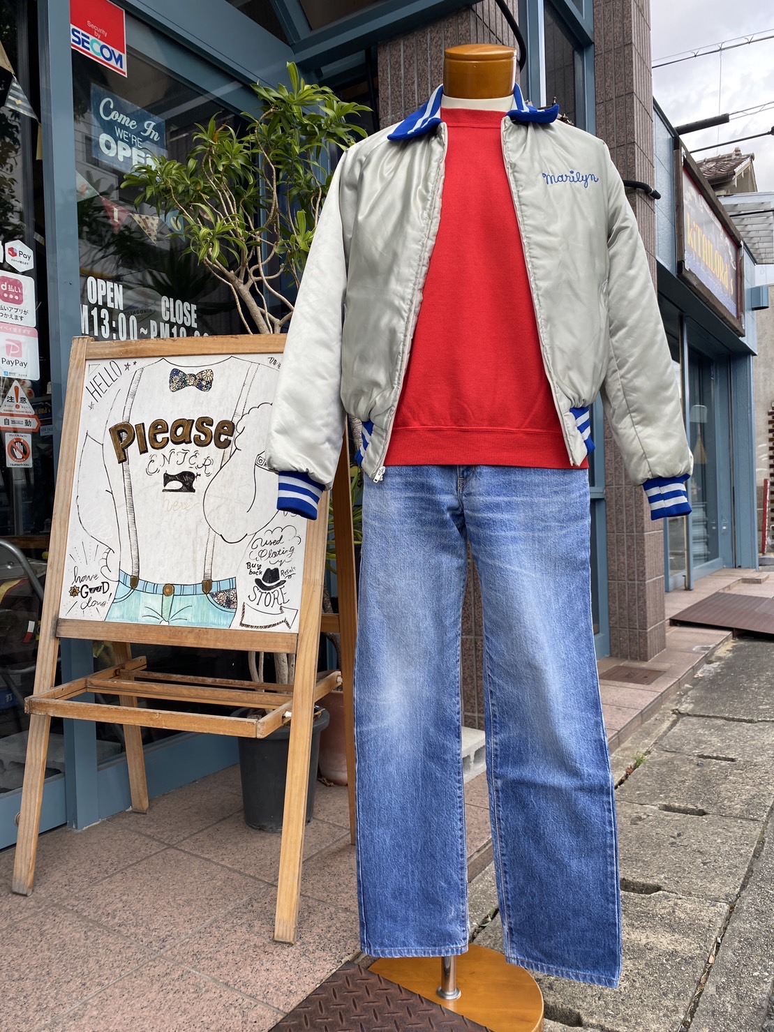 2023.10/21 🌥️🌪️ ブルージーンズにレッドカラーは鉄板の🕺🏻