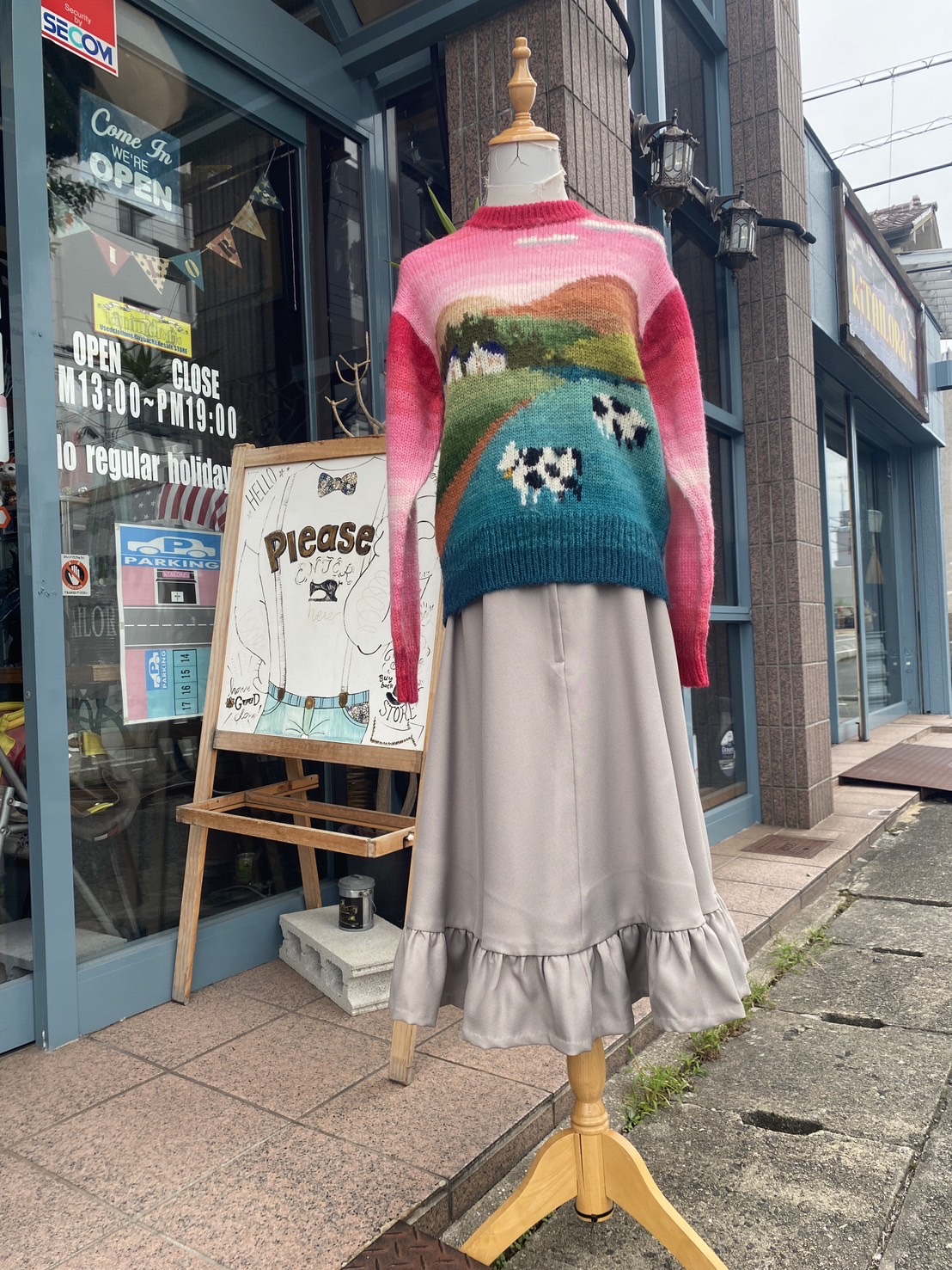 2024.10/22 ☁️ 色鮮やかなニットにタグもかわいい💃🏻