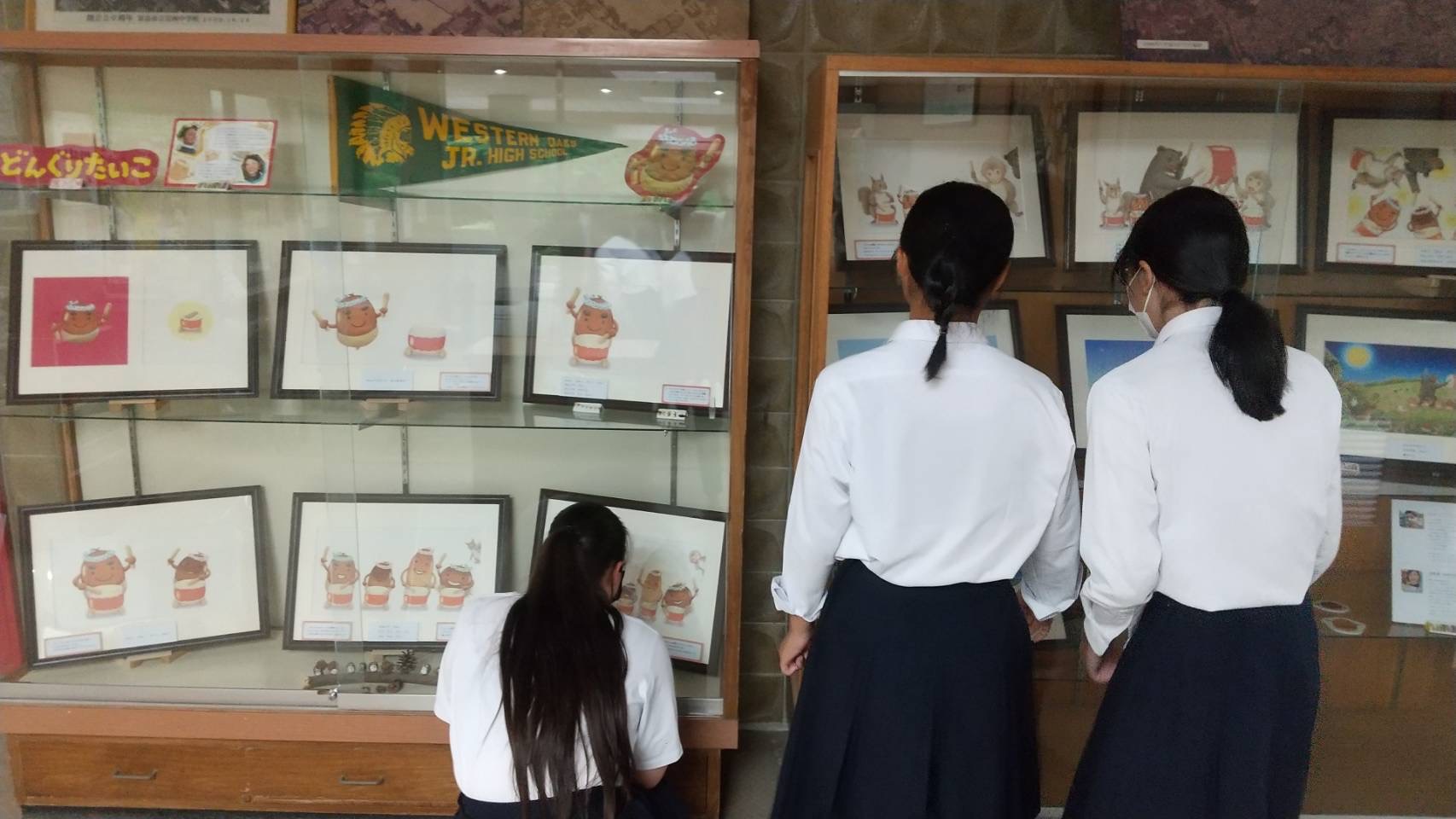 校園内原画展: 京西中学校_どんぐりたいこ