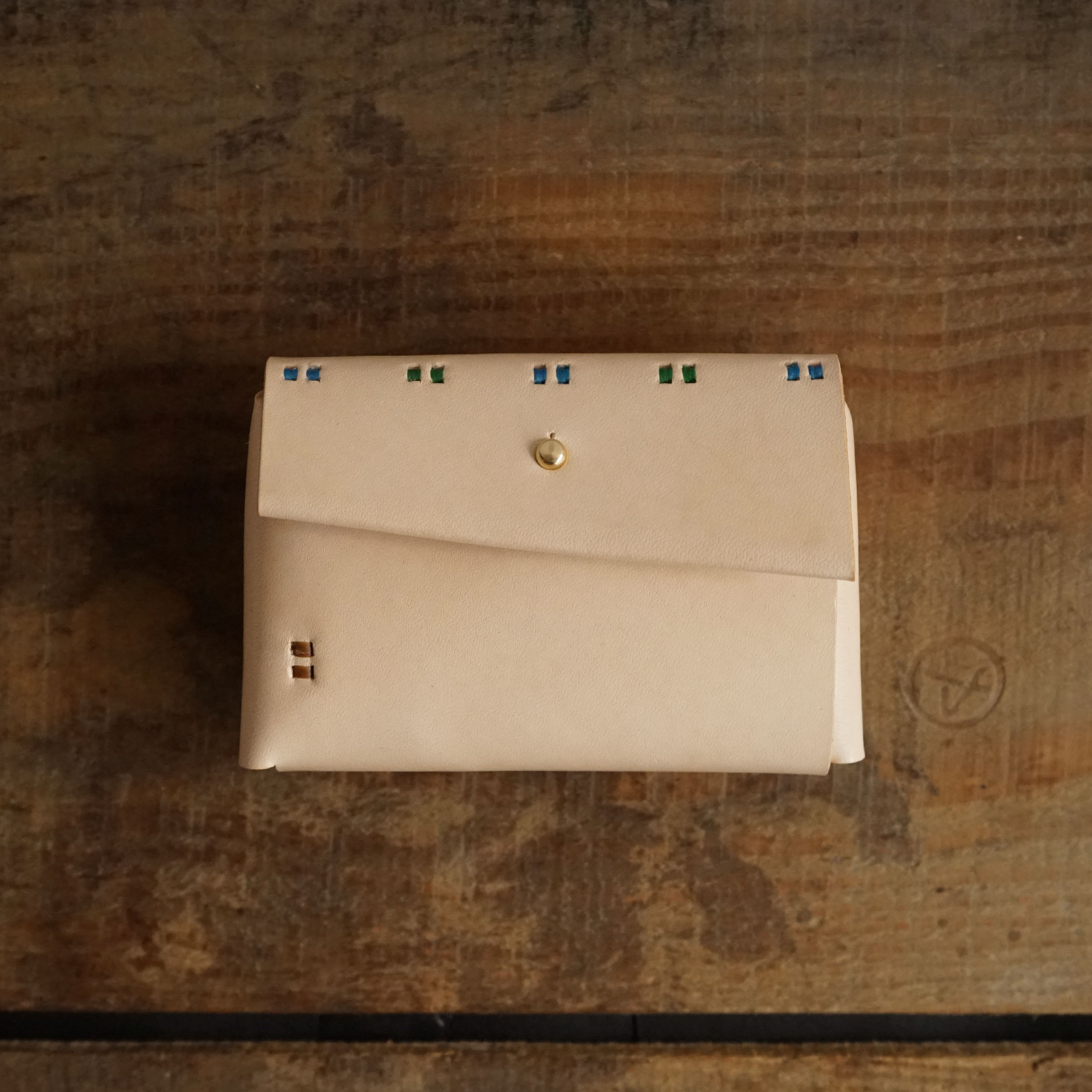 【縫い糸のカスタマイズ】小財布 牛ヌメ革 + 縫い糸のカスタマイズ「青、緑」