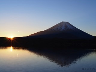 Happy New Year!【1/2〜1/4発送停止となります】