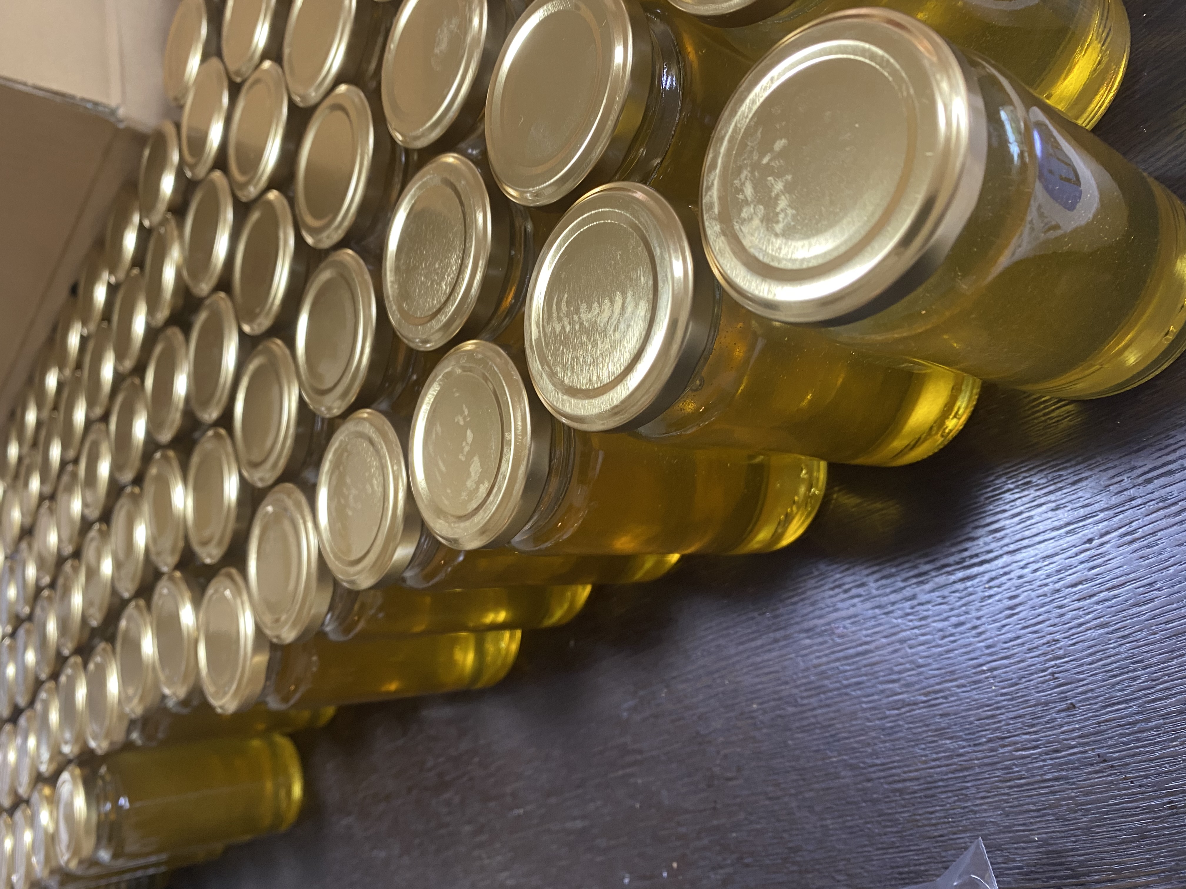 あえて重くて不便なガラス瓶、最高の品質をあなたに届けるためのポリシー