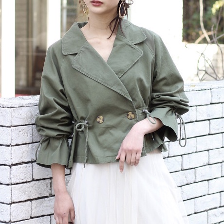 ボリュームボトムと相性抜群のトレンド感あふれるショートトレンチジャケット♪【3color￥6900】