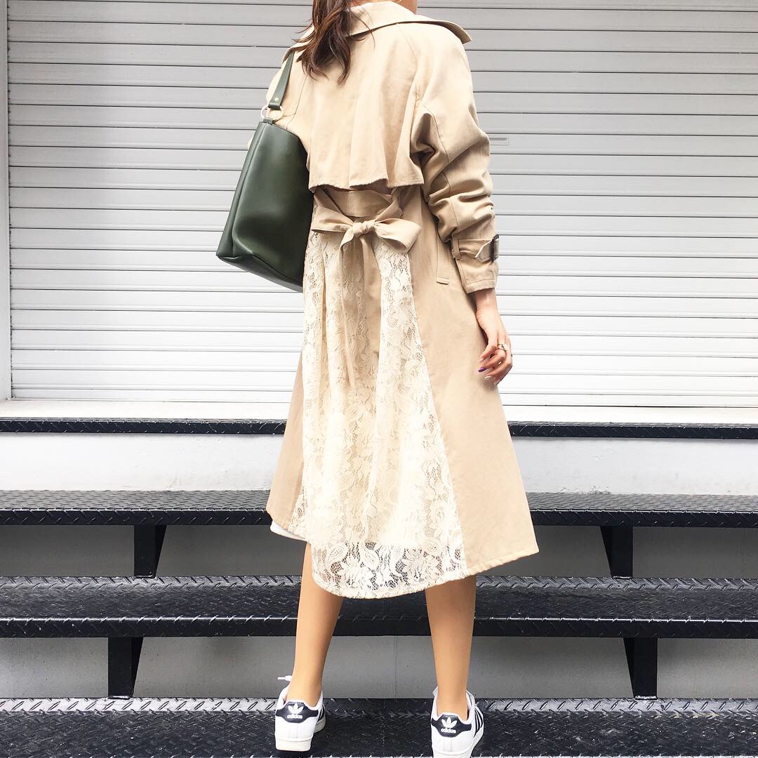後ろ姿もかわいい♪レースドッキングトレンチコート♡【2color ¥6900】
