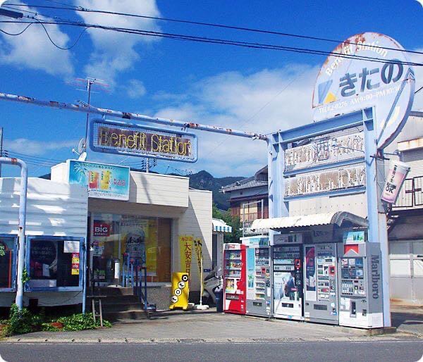 『本日より店内の商品ほぼほぼ値上がりしておりますm(_ _)m』