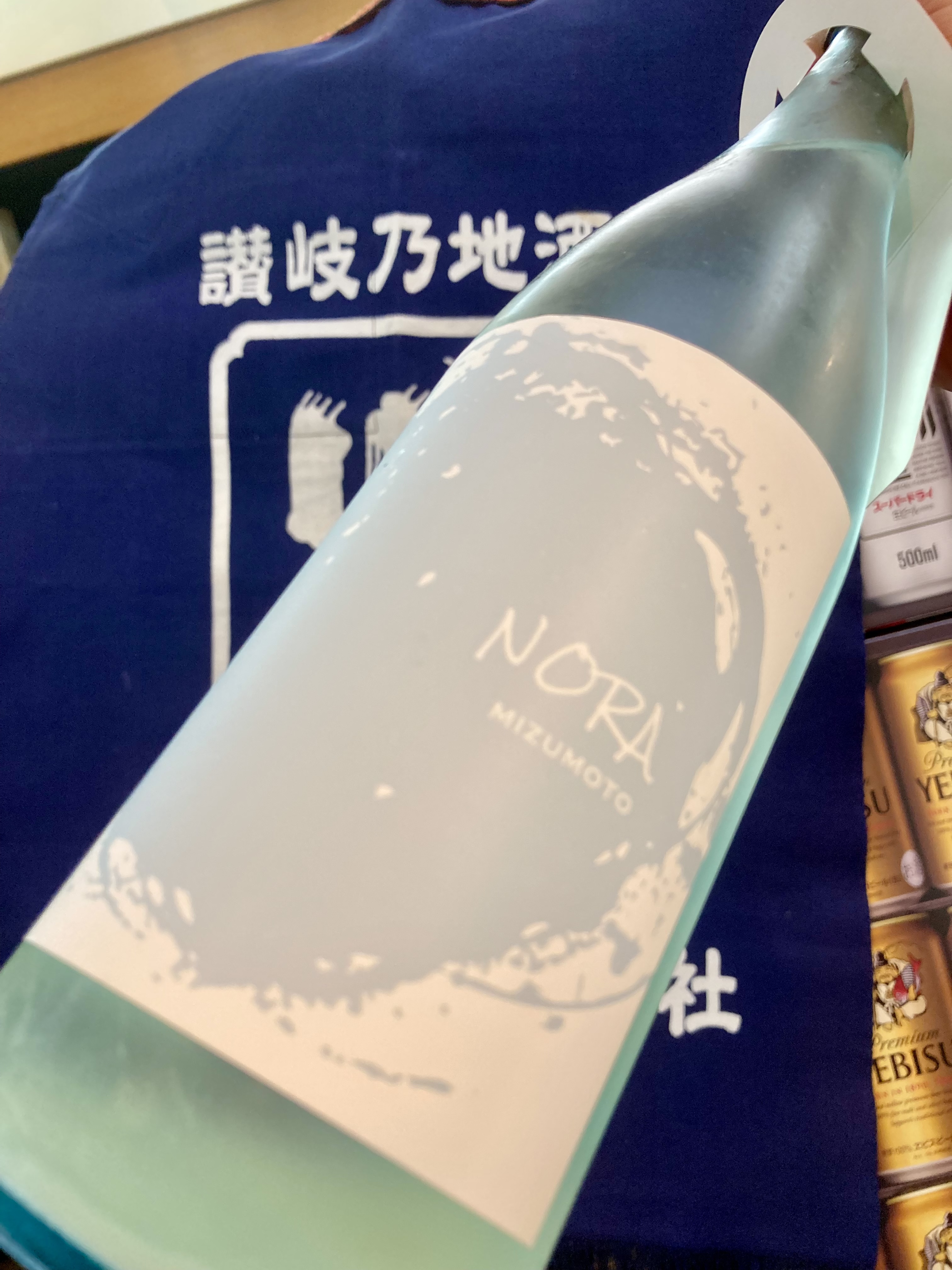 香川県【川鶴酒造】さんより… “野生の野良鶴飛翔！” 『KAWATSURU NORA〜水酛〜』