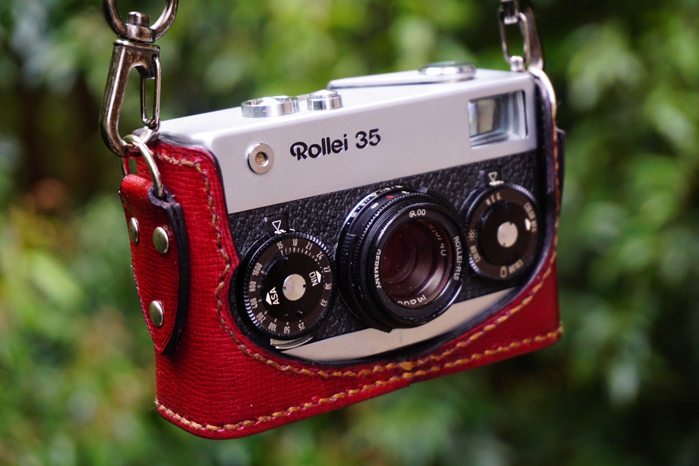 Rollei35 ワインレッド sold outになりました。