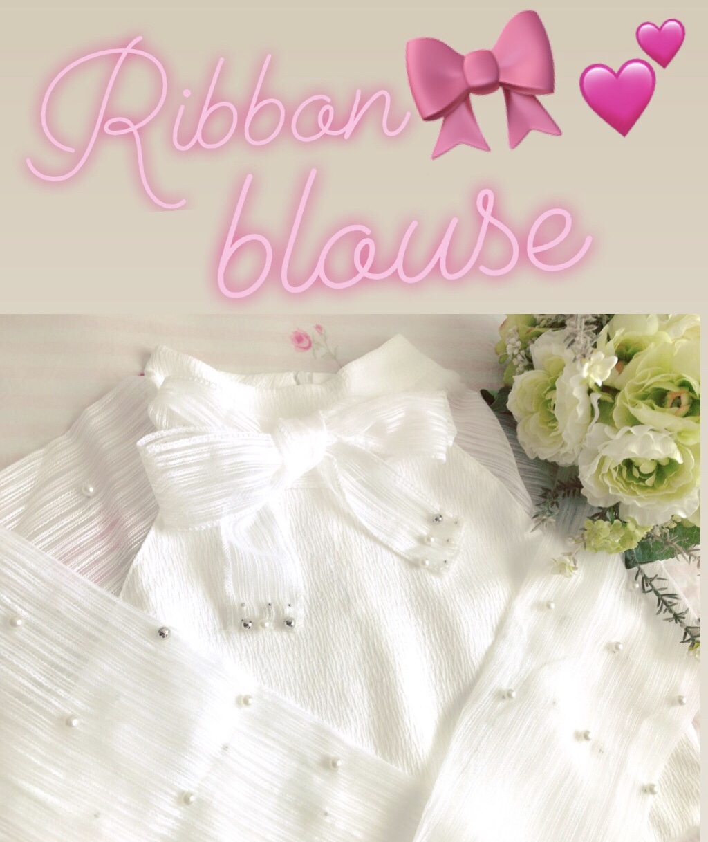 💖ビジュー付きリボンブラウス💖