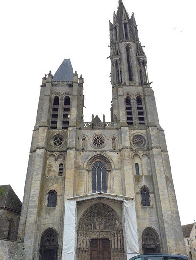 フランスで出展します