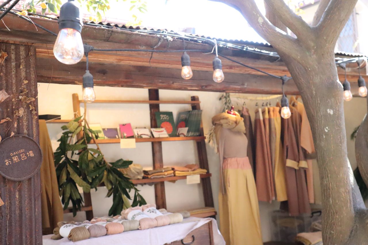 大磯で山のいろ展はじまっています。
