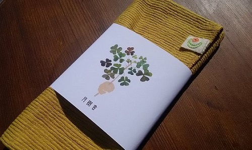 お腹の赤ちゃんへ　けやきで染めたはらまきを