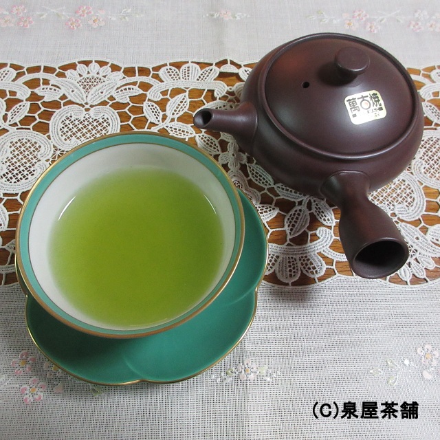 【暑気払いに敢えて熱いお茶を飲むのはいかがですか？】