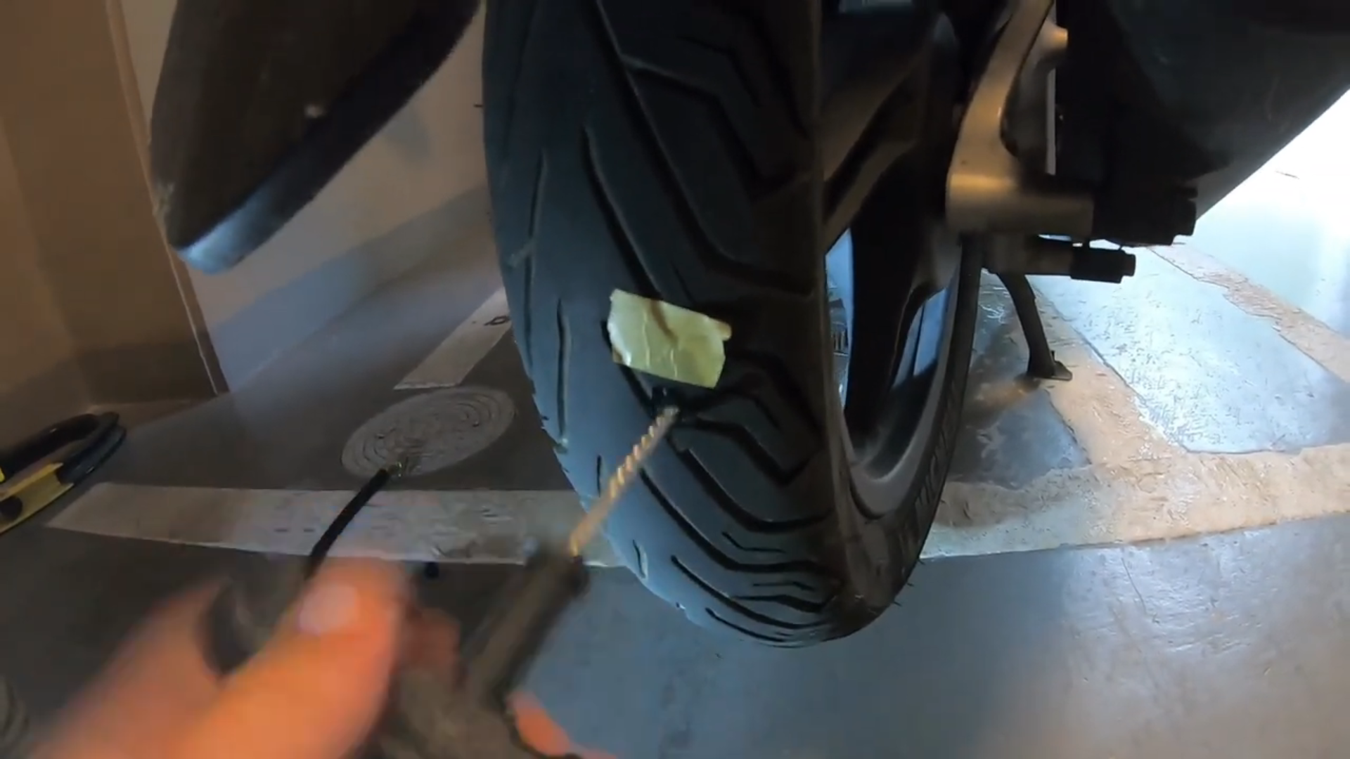 PCX150パンク修理DIYでやってみた