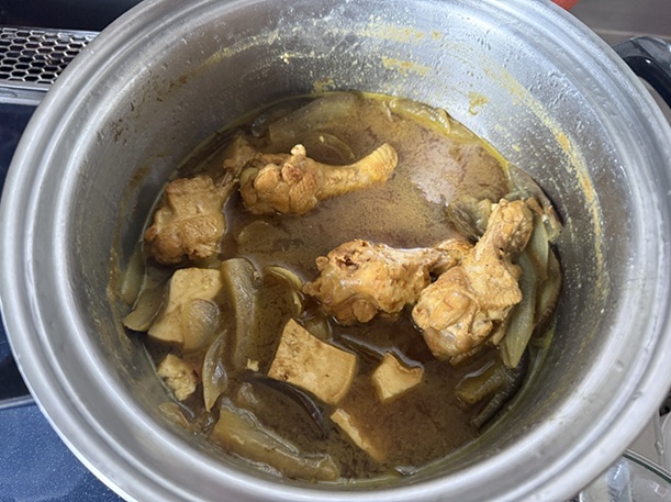 カレー汚れは何で落とす？　お手入れのお悩みを解決！