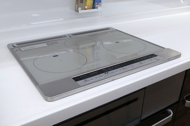 高齢の親に安心を贈るIH鍋の選び方　～ご実家のキッチンリフォーム祝いに～