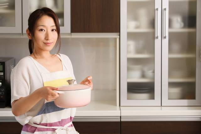 夏はIHがおすすめ？快適に料理ができる理由と調理器具の選び方を解説！
