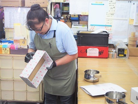 フジノス製造部・女性スタッフに聞いた！　ミルクポットは箱もカワイイ❤♪